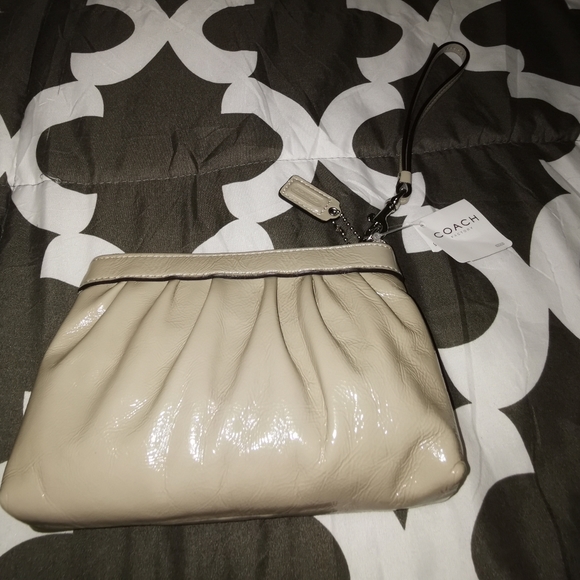 Authentic Coach Patent Leather Beige Wristlet - Picture 2 of 4